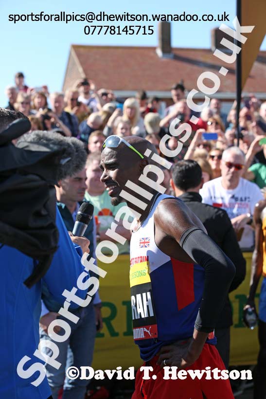 Mo Farah after winning the mens Morrisons Great North Run. Photo: David T. Hewitson/Sports for All Pics
